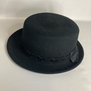 Street smart Womens wool vintage black bucket hat 71/2 measurements in picture